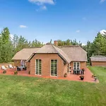 Lovely Thatched With And Sauna Сasa de vacaciones *