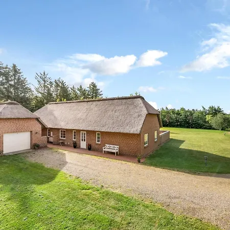Lovely Thatched With And Sauna *